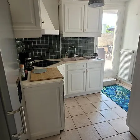 8 Pers - Grande Terrasse -cergy Centre Apartment Cergy